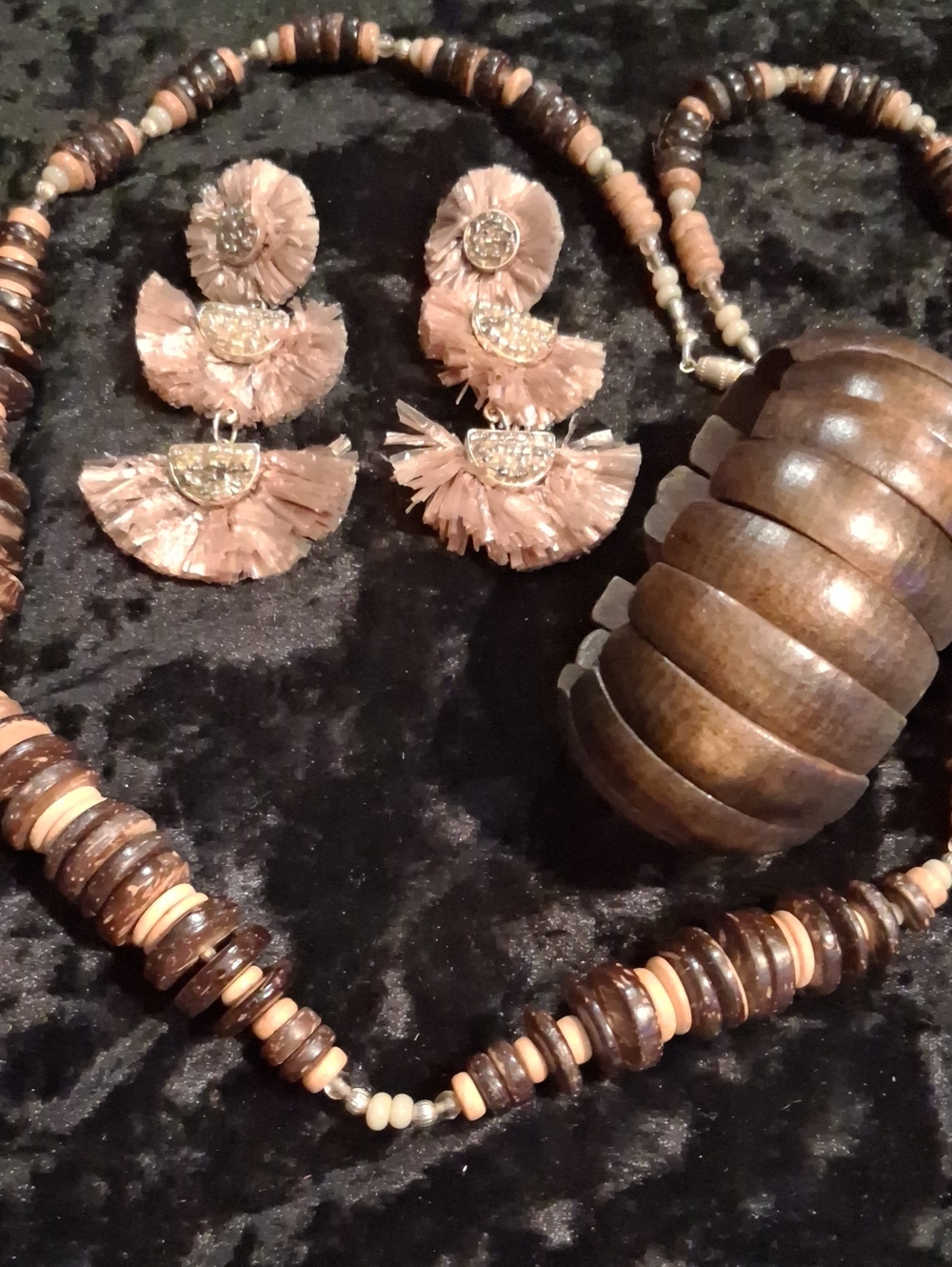Raffia Fan Tier Drop Earrings in Brown Wooden Necklace And Bracelet Set Vintage.
